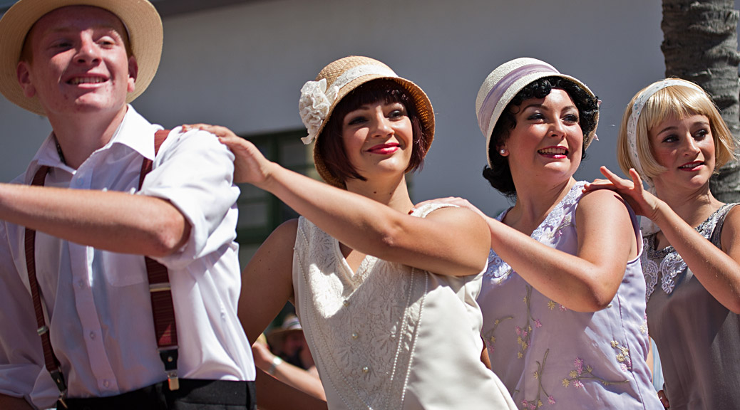 Deco dancers